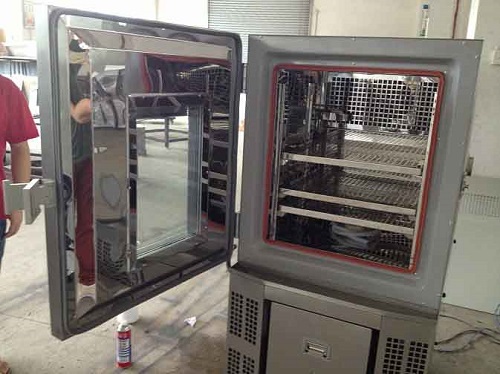 八五試驗(yàn)箱